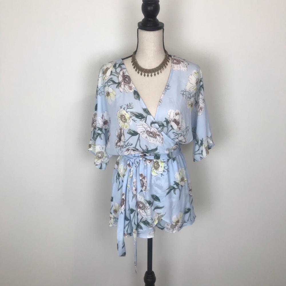 NWOT Floral V-neck Shorts Romper - Picture 5 of 5